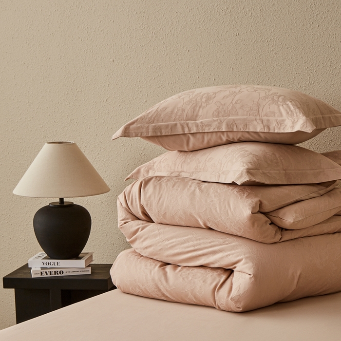 91家纺网 家纺一手货源 找家纺 顾家家居 2025新款全棉厚织提花四件套 月岛--霞光