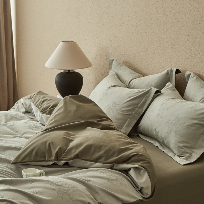 91家纺网 家纺一手货源 找家纺 顾家家居 2025新款全棉厚织提花四件套 竹与--茶褐