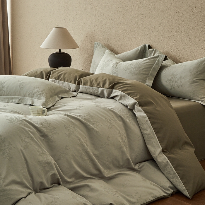 91家纺网 家纺一手货源 找家纺 顾家家居 2025新款全棉厚织提花四件套 竹与--茶褐