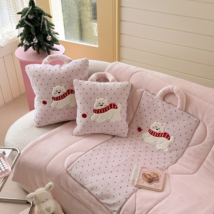 91家纺网 家纺一手货源 找家纺 （总）多米家居 2025新款抱枕被-围巾小狗系列