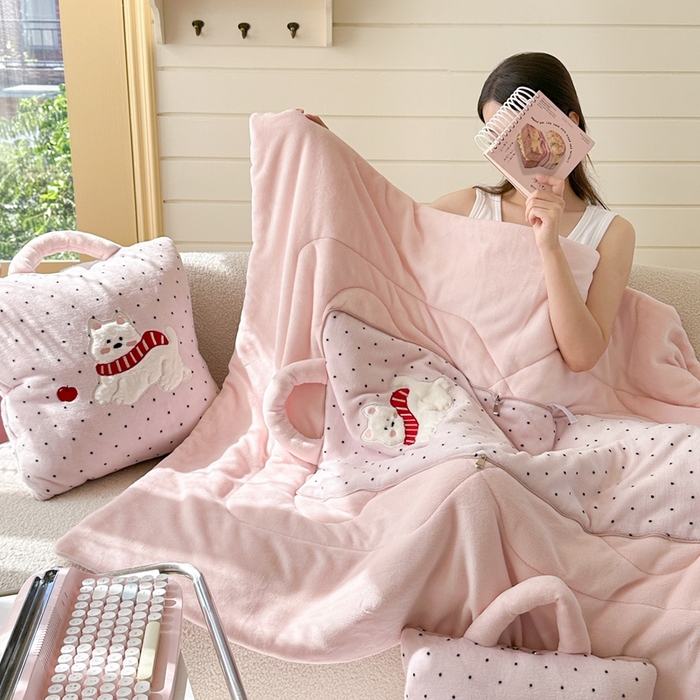 91家纺网 家纺一手货源 找家纺 （总）多米家居 2025新款抱枕被-围巾小狗系列