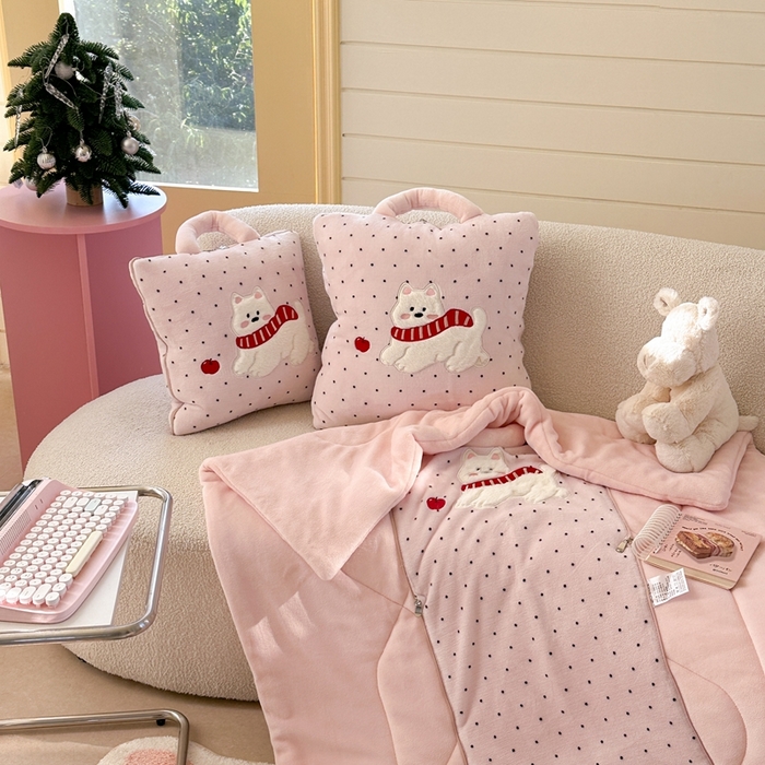 91家纺网 家纺一手货源 找家纺 （总）多米家居 2025新款抱枕被-围巾小狗系列