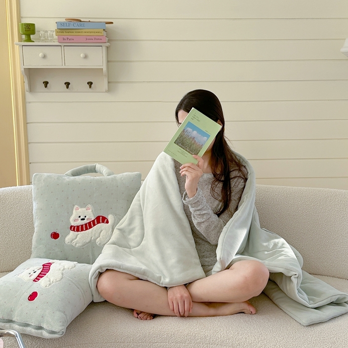 91家纺网 家纺一手货源 找家纺 （总）多米家居 2025新款抱枕被-围巾小狗系列