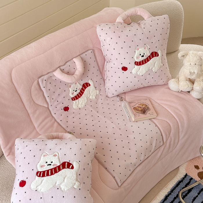 91家纺网 家纺一手货源 找家纺 多米家居 2025新款抱枕被-围巾小狗系列 围巾小狗-蜜桃奶霜