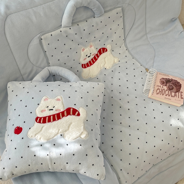 91家纺网 家纺一手货源 找家纺 多米家居 2025新款抱枕被-围巾小狗系列 围巾小狗-海盐奶泡