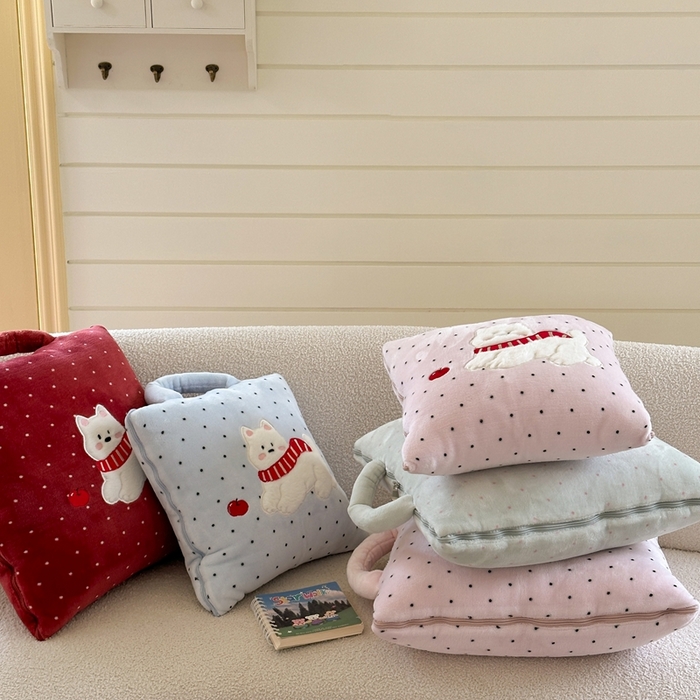 91家纺网 家纺一手货源 找家纺 多米家居 2025新款抱枕被-围巾小狗系列 组合图仅供展示不可下单