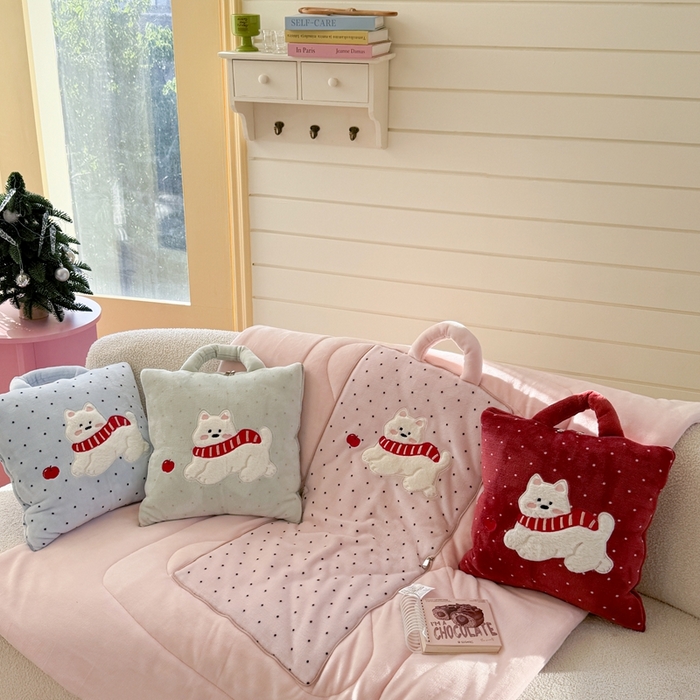 91家纺网 家纺一手货源 找家纺 多米家居 2025新款抱枕被-围巾小狗系列 组合图仅供展示不可下单