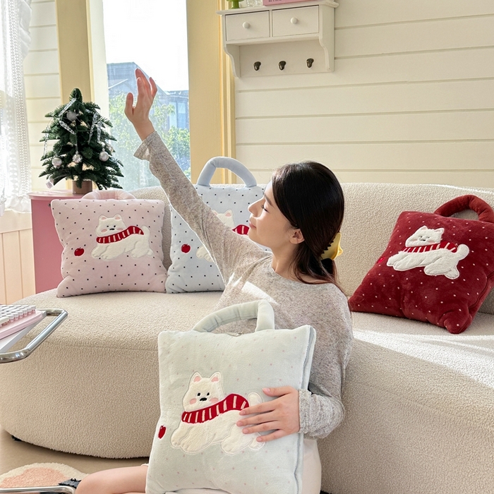 91家纺网 家纺一手货源 找家纺 多米家居 2025新款抱枕被-围巾小狗系列 组合图仅供展示不可下单