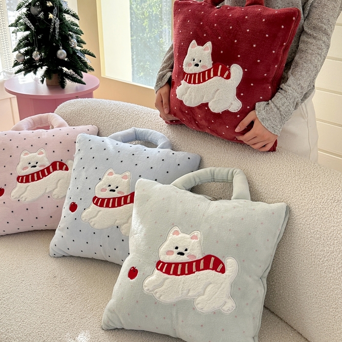 91家纺网 家纺一手货源 找家纺 多米家居 2025新款抱枕被-围巾小狗系列 组合图仅供展示不可下单