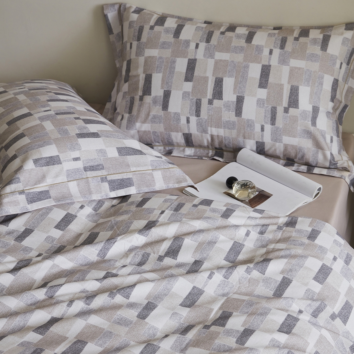 91家纺网 家纺一手货源 找家纺 XIWEN-希文家纺 2025秋冬新款全棉纯棉生态磨毛印花四件套 凌川咖