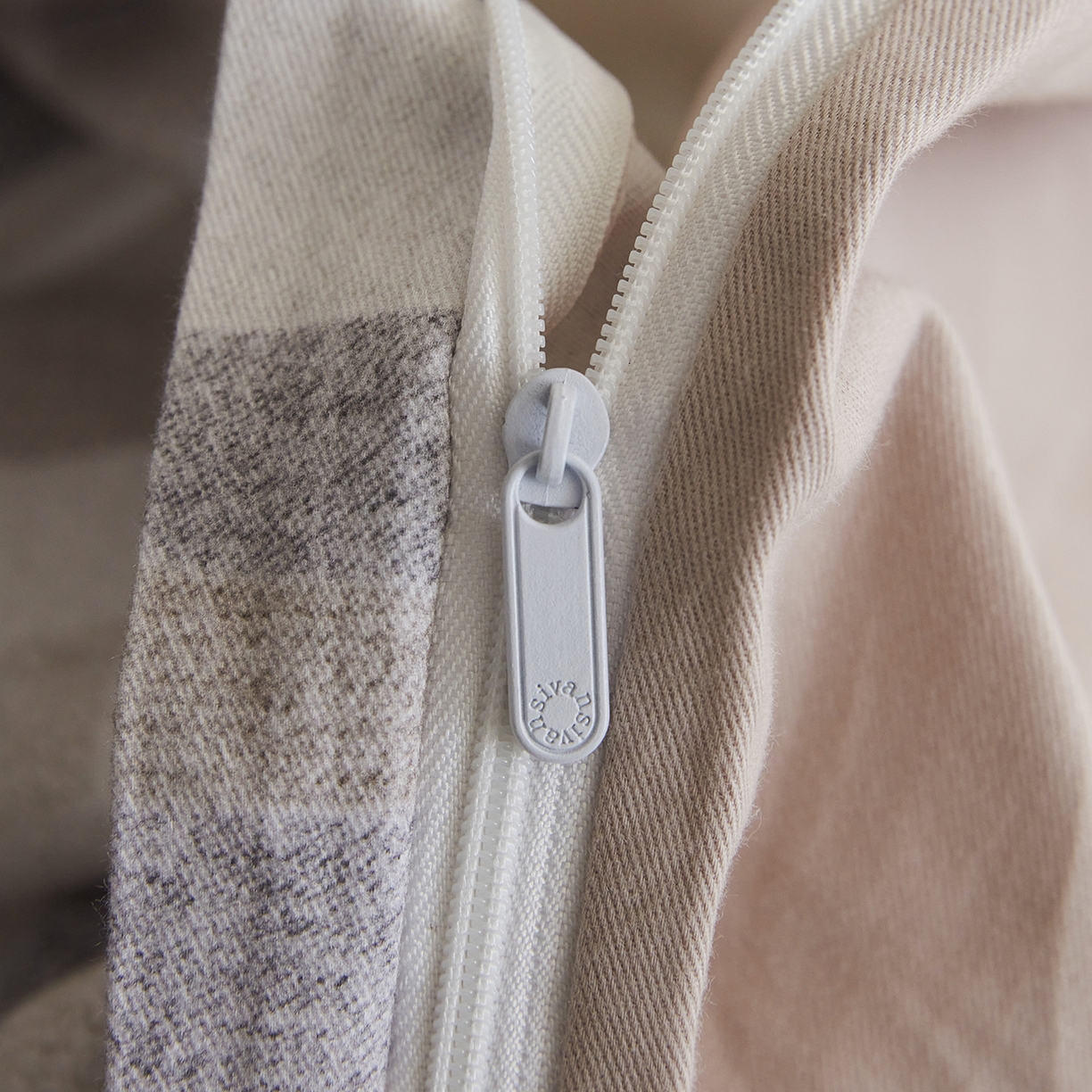 91家纺网 家纺一手货源 找家纺 XIWEN-希文家纺 2025秋冬新款全棉纯棉生态磨毛印花四件套 凌川咖