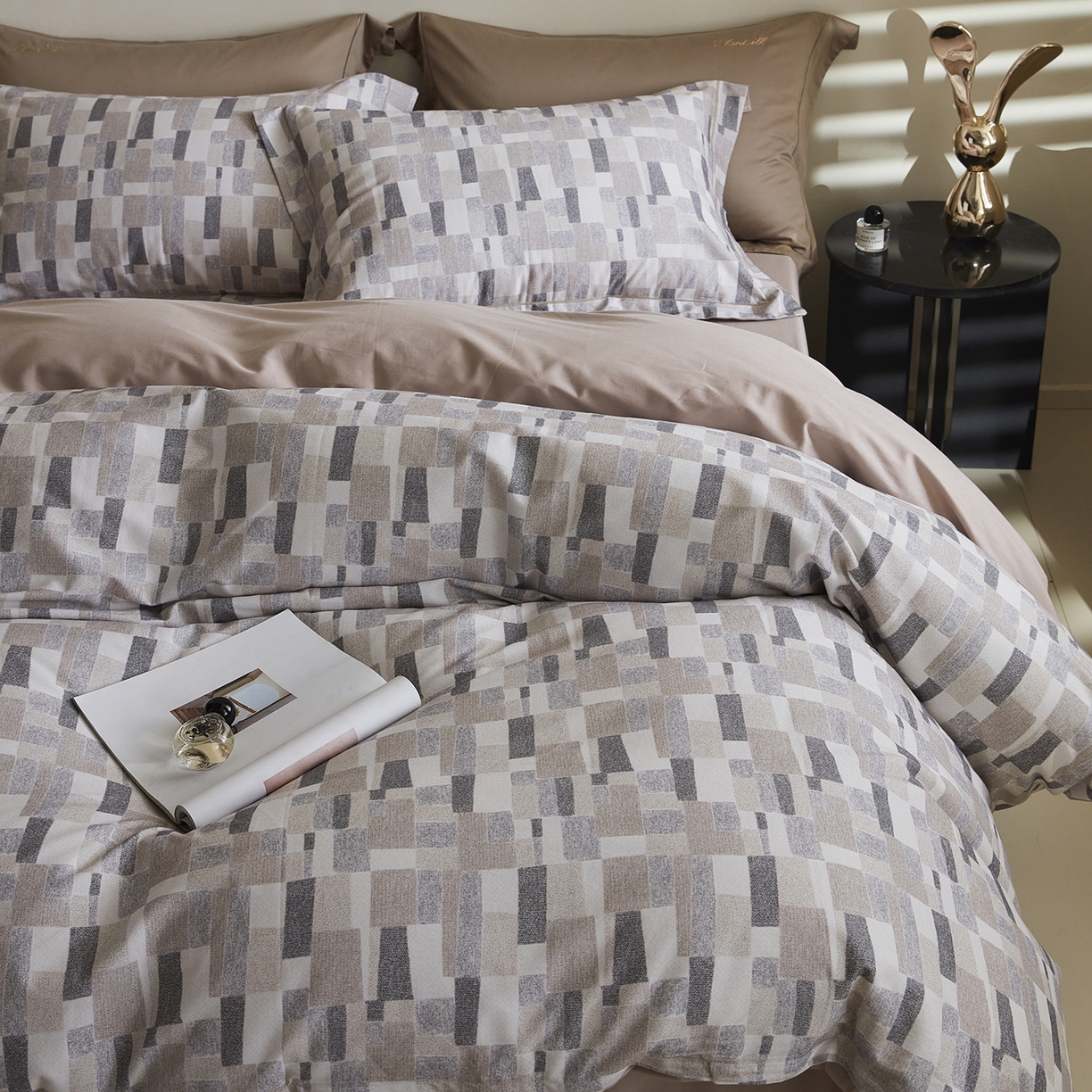 91家纺网 家纺一手货源 找家纺 XIWEN-希文家纺 2025秋冬新款全棉纯棉生态磨毛印花四件套 凌川咖