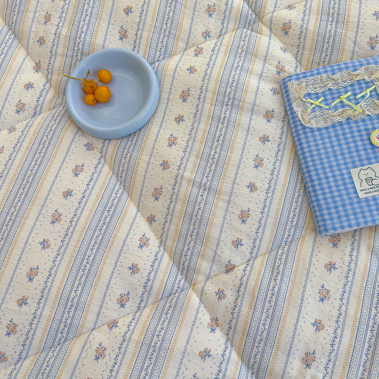 91家纺网 家纺一手货源 找家纺 弗苓家纺 2025新款A类云感有氧双层纱冬被被子被芯 白茶蓝