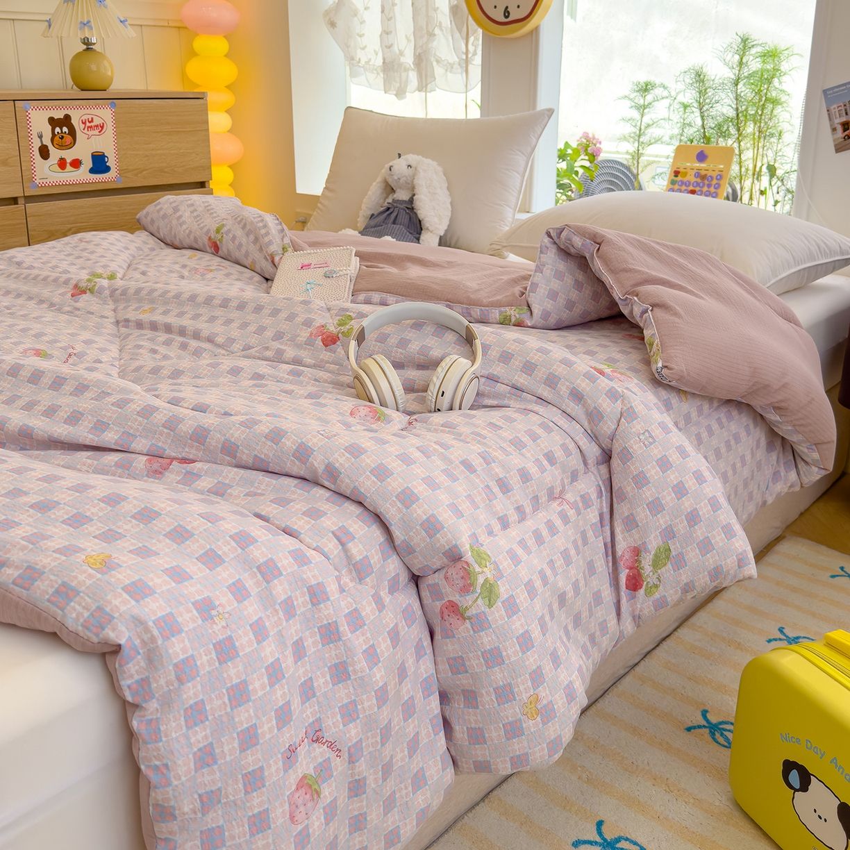 91家纺网 家纺一手货源 找家纺 弗苓家纺 2025新款A类云感有氧双层纱冬被被子被芯 草莓格