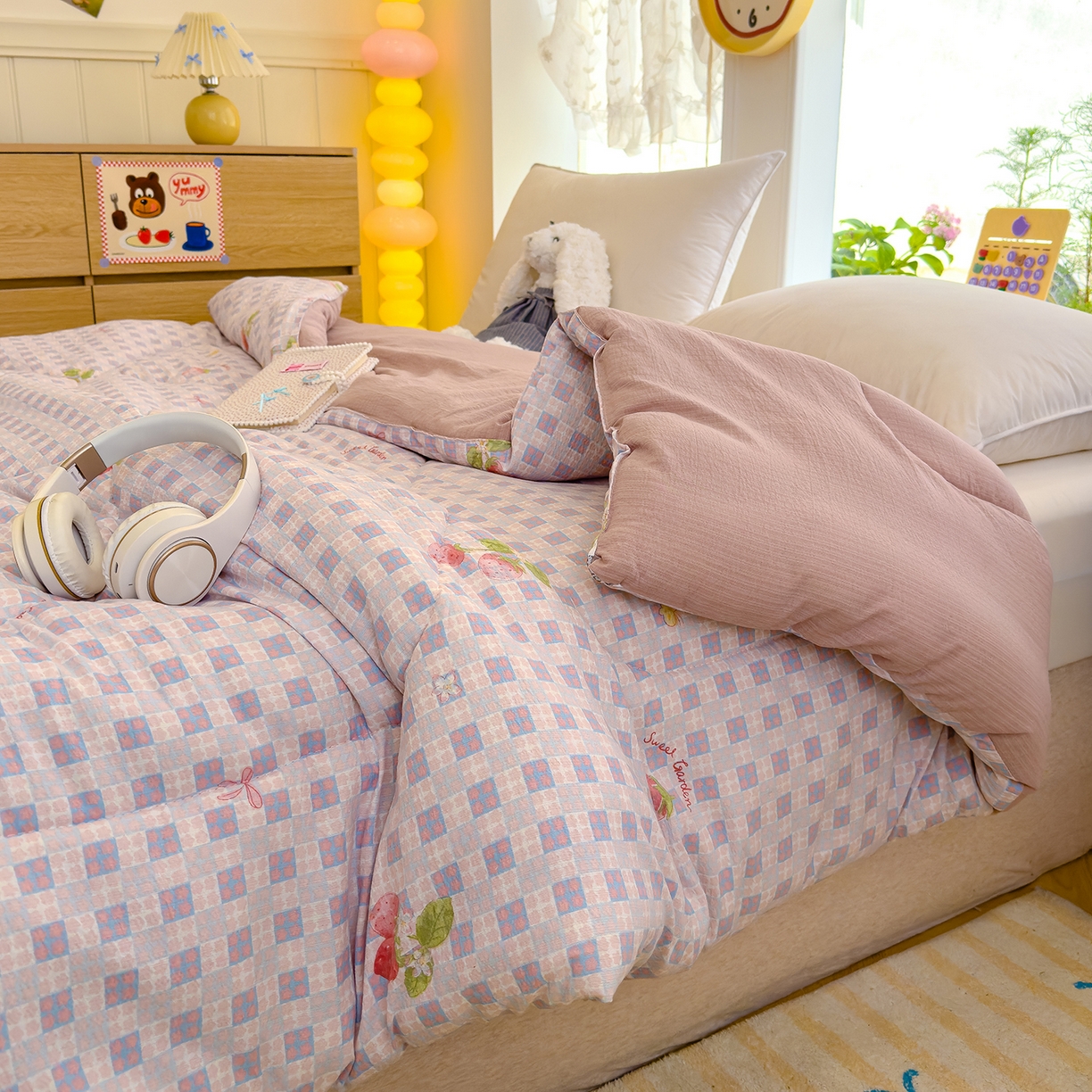 91家纺网 家纺一手货源 找家纺 弗苓家纺 2025新款A类云感有氧双层纱冬被被子被芯 草莓格