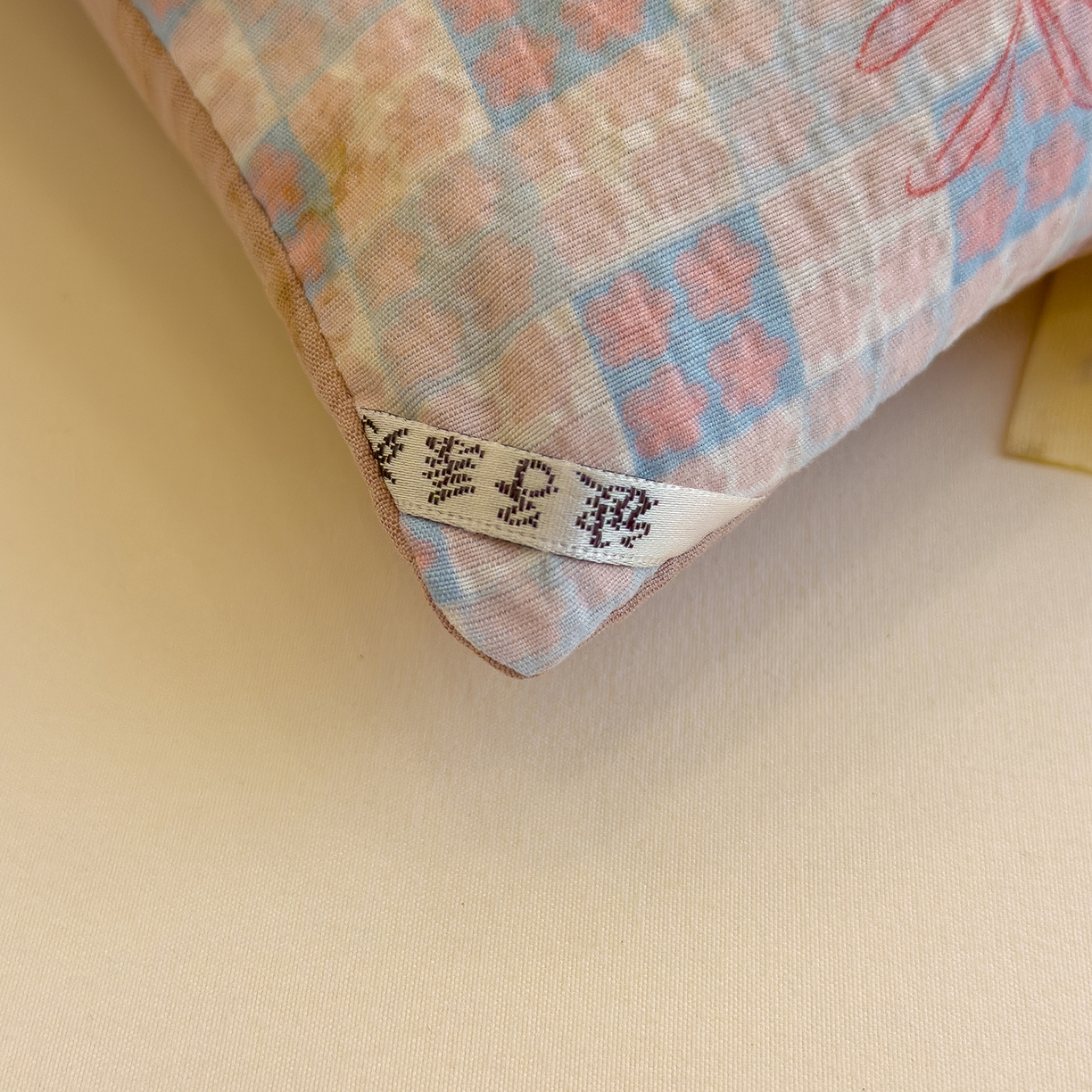 91家纺网 家纺一手货源 找家纺 弗苓家纺 2025新款A类云感有氧双层纱冬被被子被芯 草莓格