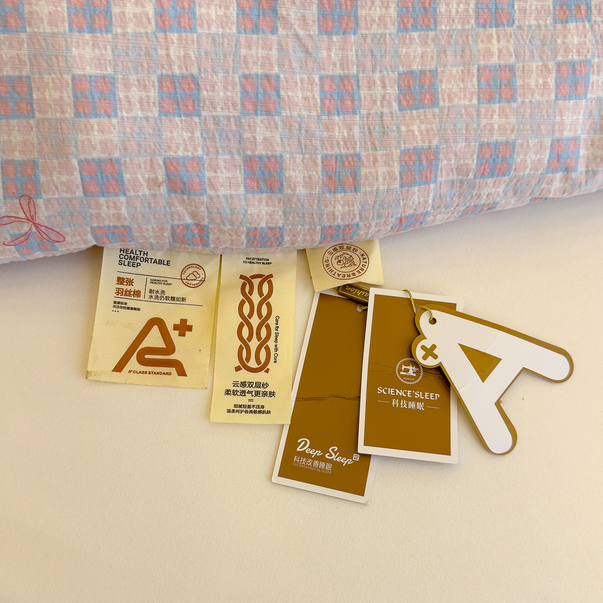 91家纺网 家纺一手货源 找家纺 弗苓家纺 2025新款A类云感有氧双层纱冬被被子被芯 草莓格