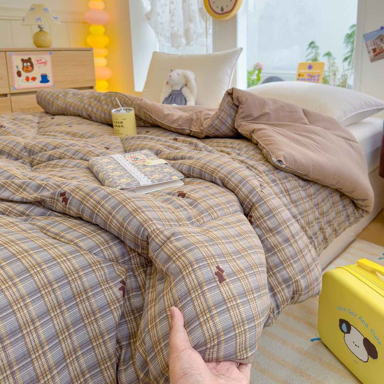 91家纺网 家纺一手货源 找家纺 弗苓家纺 2025新款A类云感有氧双层纱冬被被子被芯 格子奶咖