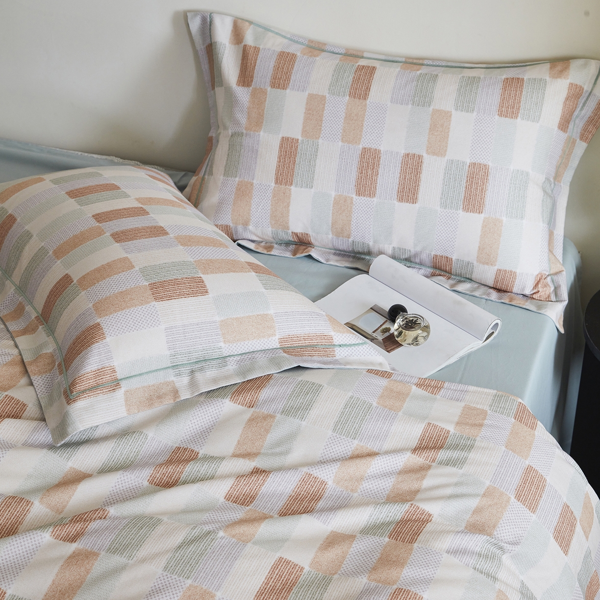 91家纺网 家纺一手货源 找家纺 XIWEN-希文家纺 2025秋冬新款全棉纯棉生态磨毛印花四件套 闲偶绿