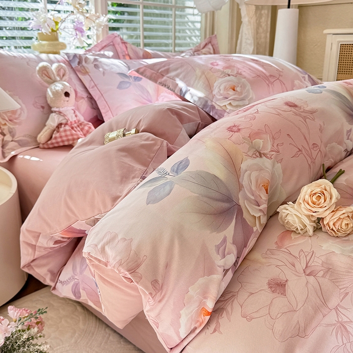 91家纺网 家纺一手货源 找家纺 巧玲珑 2025新款100%数码印花生态AB版四件套 春熙