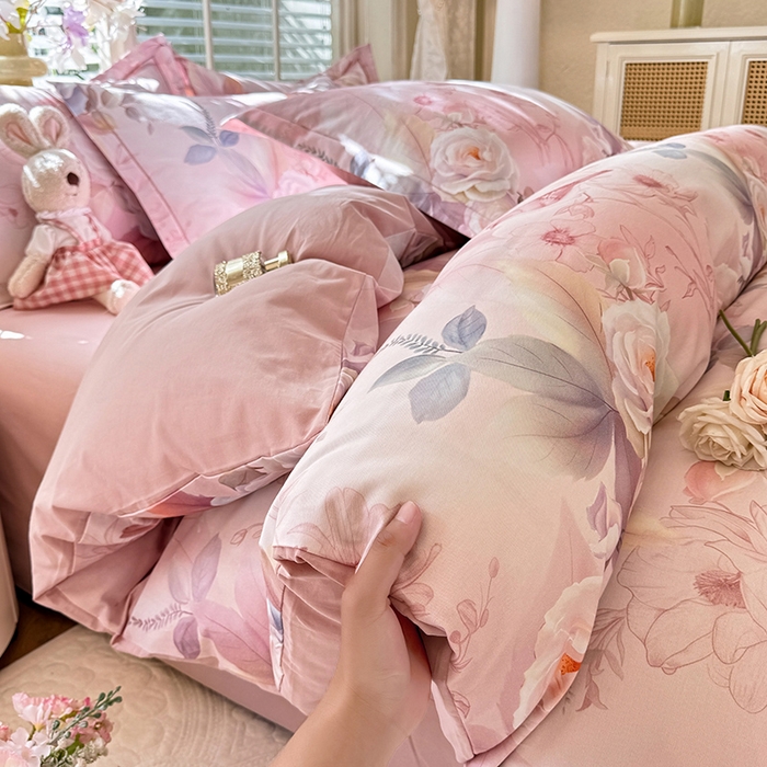 91家纺网 家纺一手货源 找家纺 巧玲珑 2025新款100%数码印花生态AB版四件套 春熙