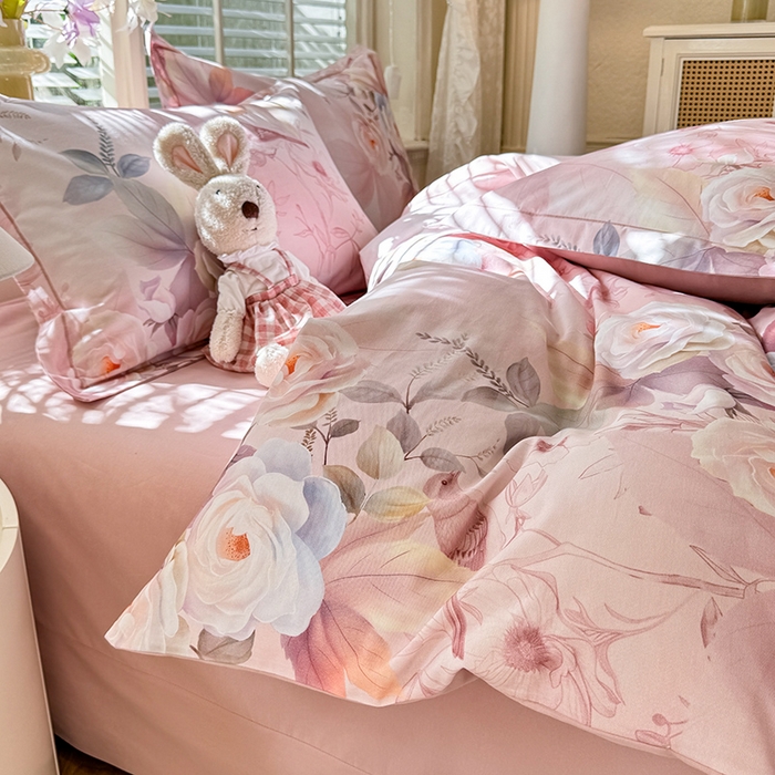 91家纺网 家纺一手货源 找家纺 巧玲珑 2025新款100%数码印花生态AB版四件套 春熙