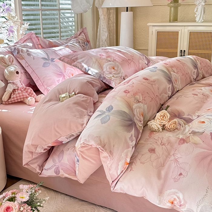 91家纺网 家纺一手货源 找家纺 巧玲珑 2025新款100%数码印花生态AB版四件套 春熙