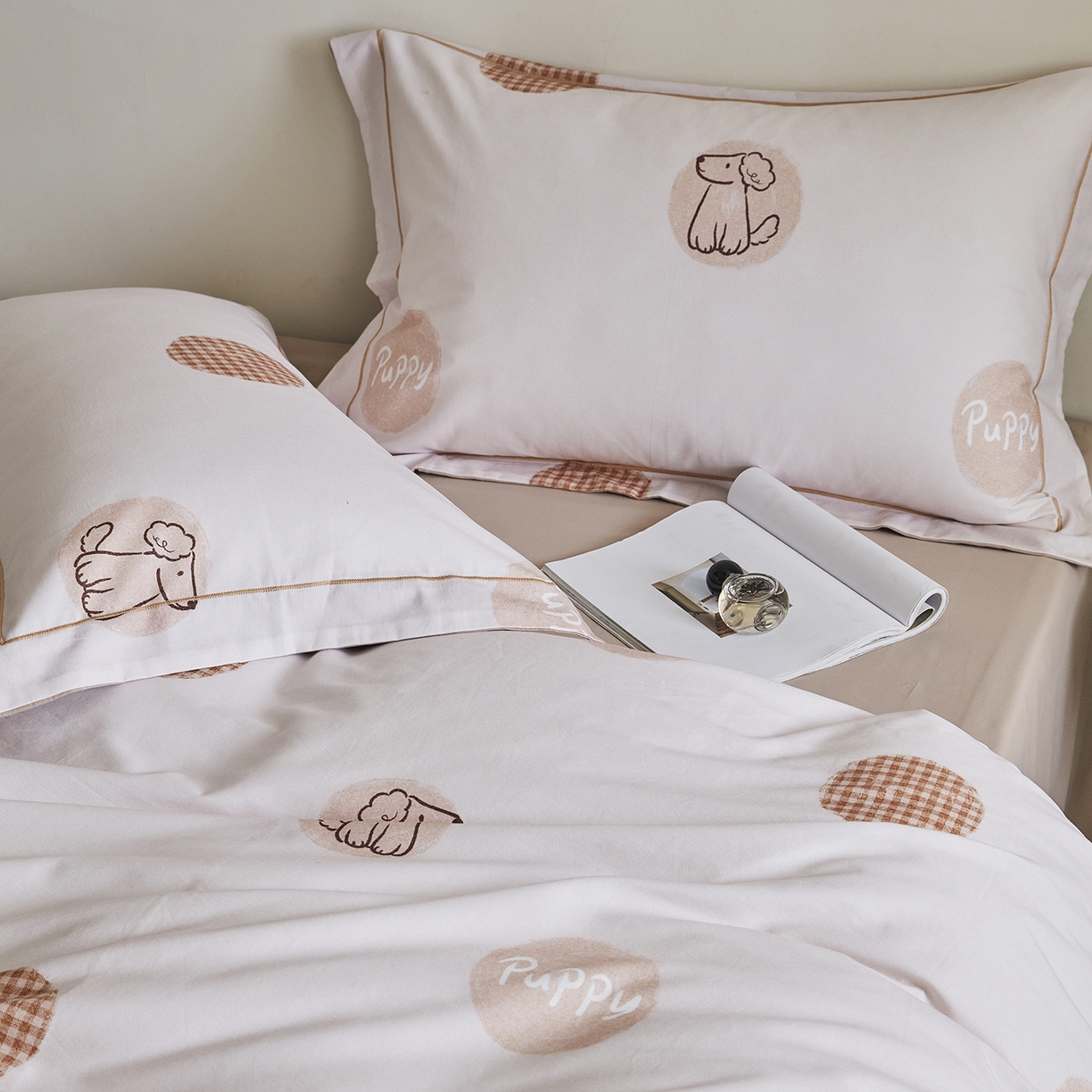 91家纺网 家纺一手货源 找家纺 XIWEN-希文家纺 2025秋冬新款全棉纯棉生态磨毛印花四件套 小狗happy