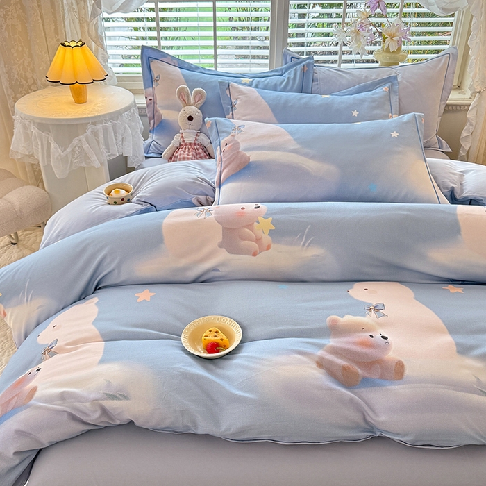 91家纺网 家纺一手货源 找家纺 巧玲珑 2025新款100%数码印花生态AB版四件套 大白熊