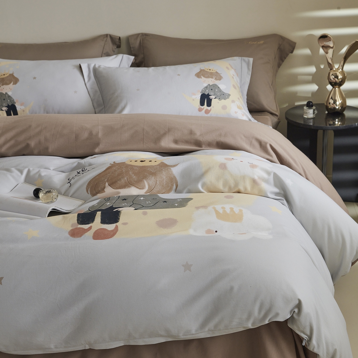 91家纺网 家纺一手货源 找家纺 XIWEN-希文家纺 2025秋冬新款全棉纯棉生态磨毛印花四件套 小王子-灰