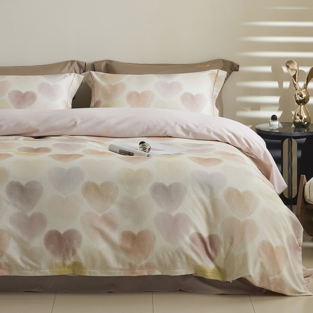 91家纺网 家纺一手货源 找家纺 XIWEN-希文家纺 2025秋冬新款全棉纯棉生态磨毛印花四件套 馨心-粉