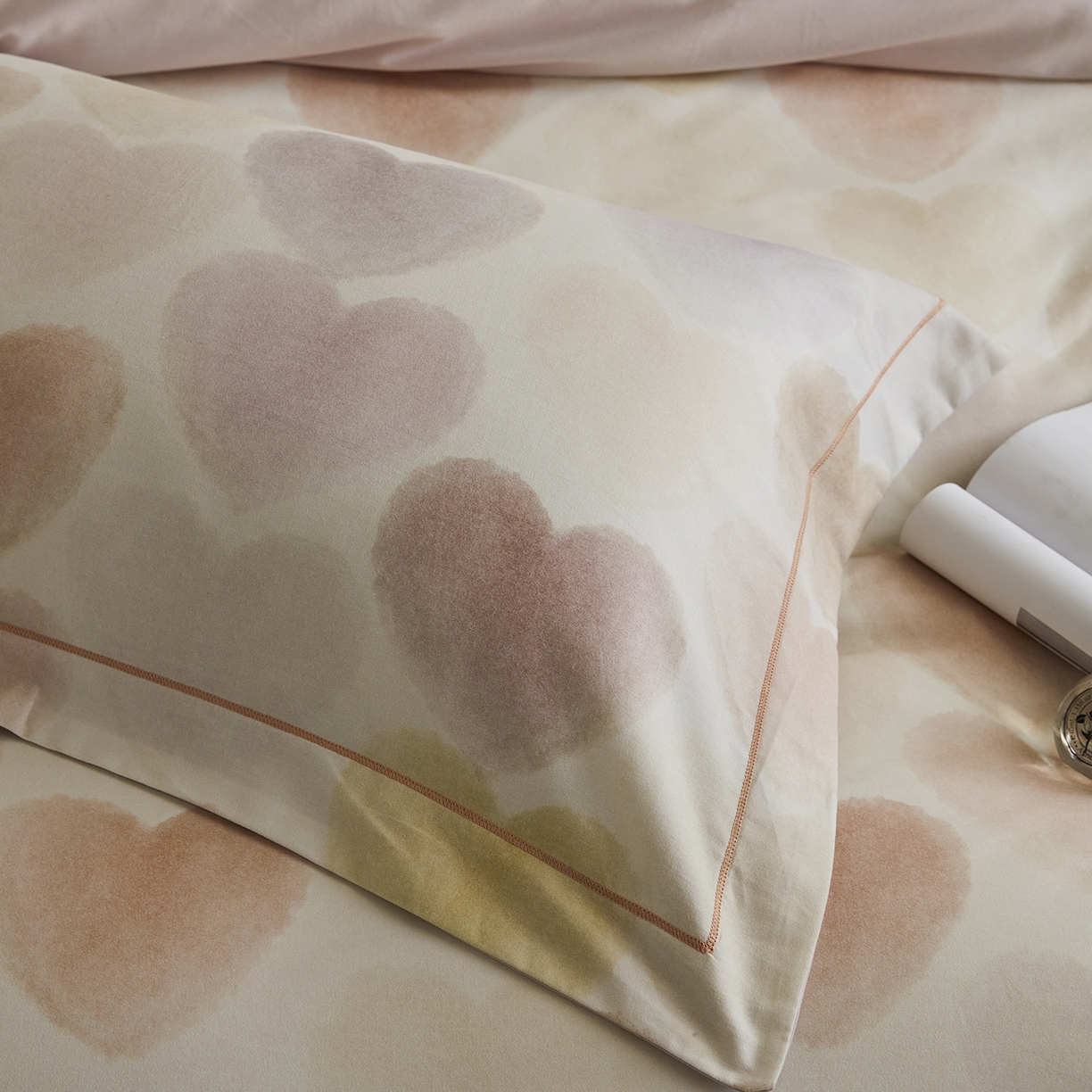 91家纺网 家纺一手货源 找家纺 XIWEN-希文家纺 2025秋冬新款全棉纯棉生态磨毛印花四件套 馨心-粉