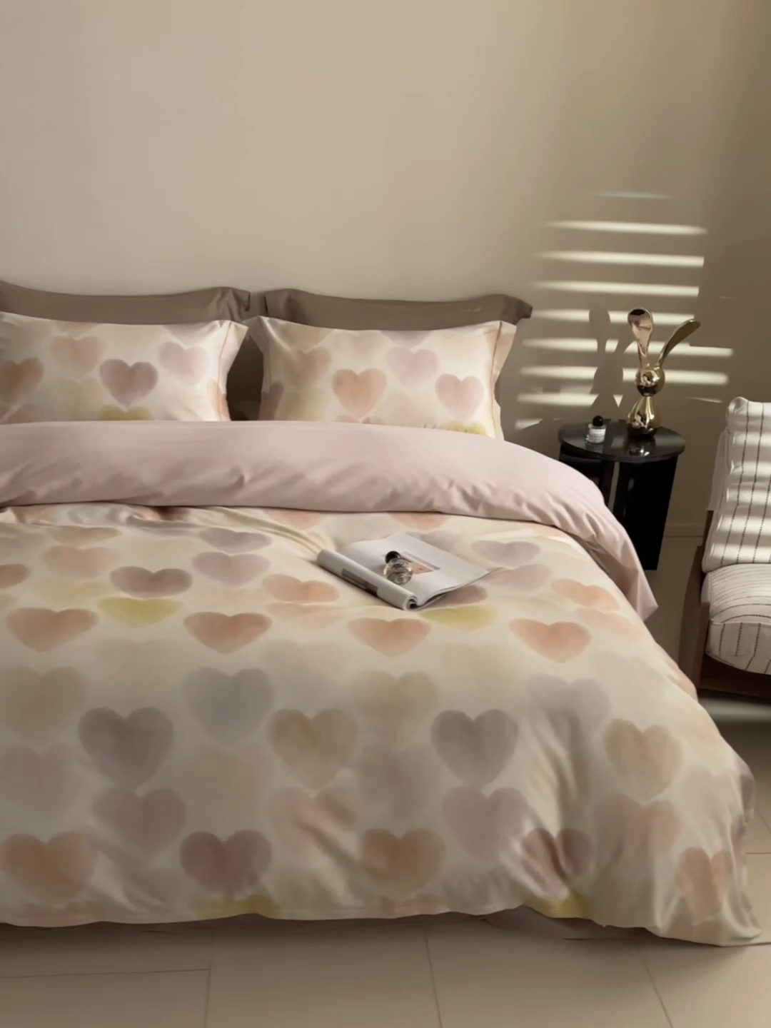 91家纺网 家纺一手货源 找家纺 XIWEN-希文家纺 2025秋冬新款全棉纯棉生态磨毛印花四件套 馨心-粉