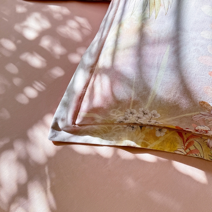 91家纺网 家纺一手货源 找家纺 巧玲珑 2025新款100%数码印花生态AB版四件套 花舞莎莎