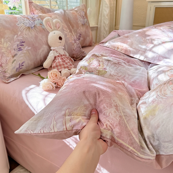 91家纺网 家纺一手货源 找家纺 巧玲珑 2025新款100%数码印花生态AB版四件套 花舞莎莎