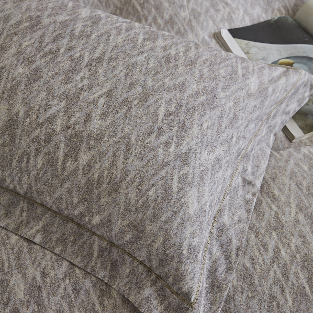 91家纺网 家纺一手货源 找家纺 XIWEN-希文家纺 2025秋冬新款全棉纯棉生态磨毛印花四件套 星辰-灰