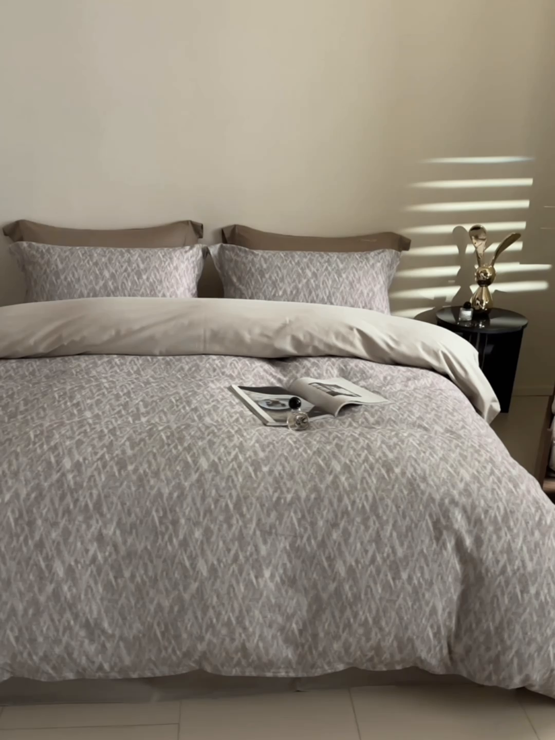 91家纺网 家纺一手货源 找家纺 XIWEN-希文家纺 2025秋冬新款全棉纯棉生态磨毛印花四件套 星辰-灰