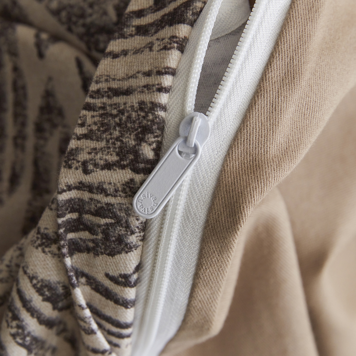 91家纺网 家纺一手货源 找家纺 XIWEN-希文家纺 2025秋冬新款全棉纯棉生态磨毛印花四件套 雅集卡其