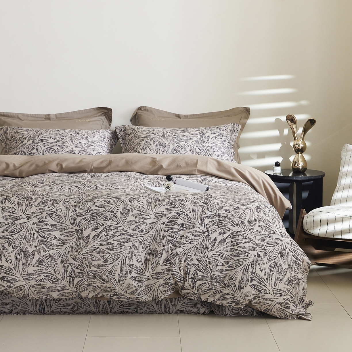 91家纺网 家纺一手货源 找家纺 XIWEN-希文家纺 2025秋冬新款全棉纯棉生态磨毛印花四件套 雅集卡其