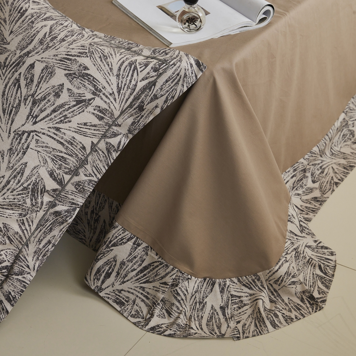 91家纺网 家纺一手货源 找家纺 XIWEN-希文家纺 2025秋冬新款全棉纯棉生态磨毛印花四件套 雅集卡其