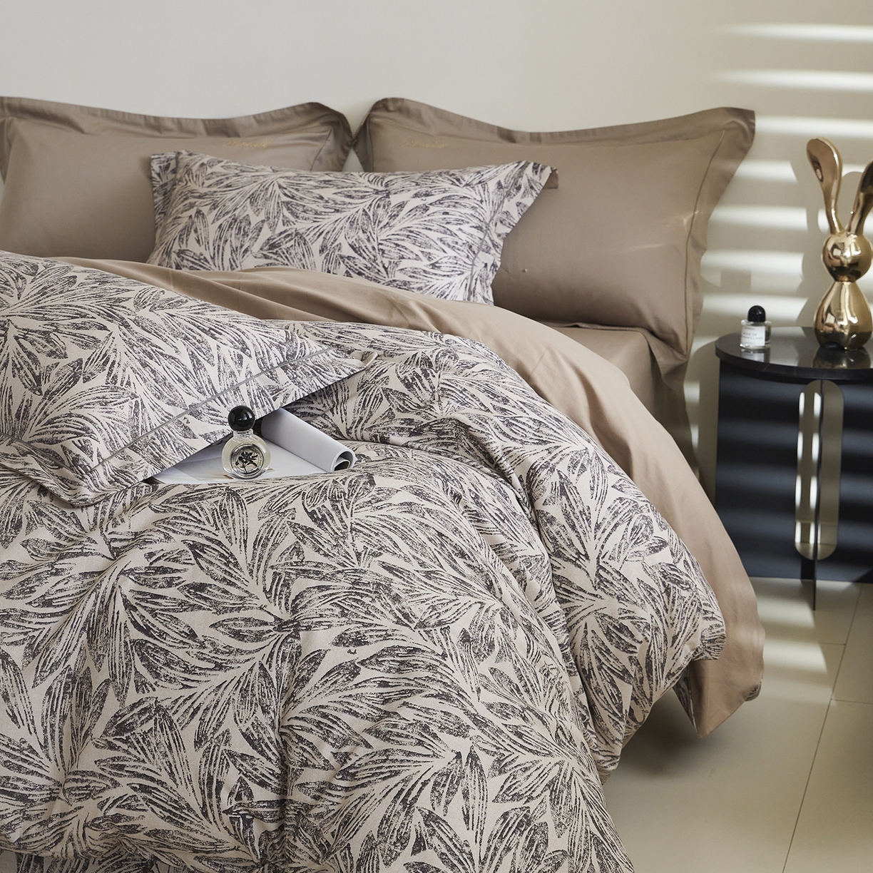 91家纺网 家纺一手货源 找家纺 XIWEN-希文家纺 2025秋冬新款全棉纯棉生态磨毛印花四件套 雅集卡其