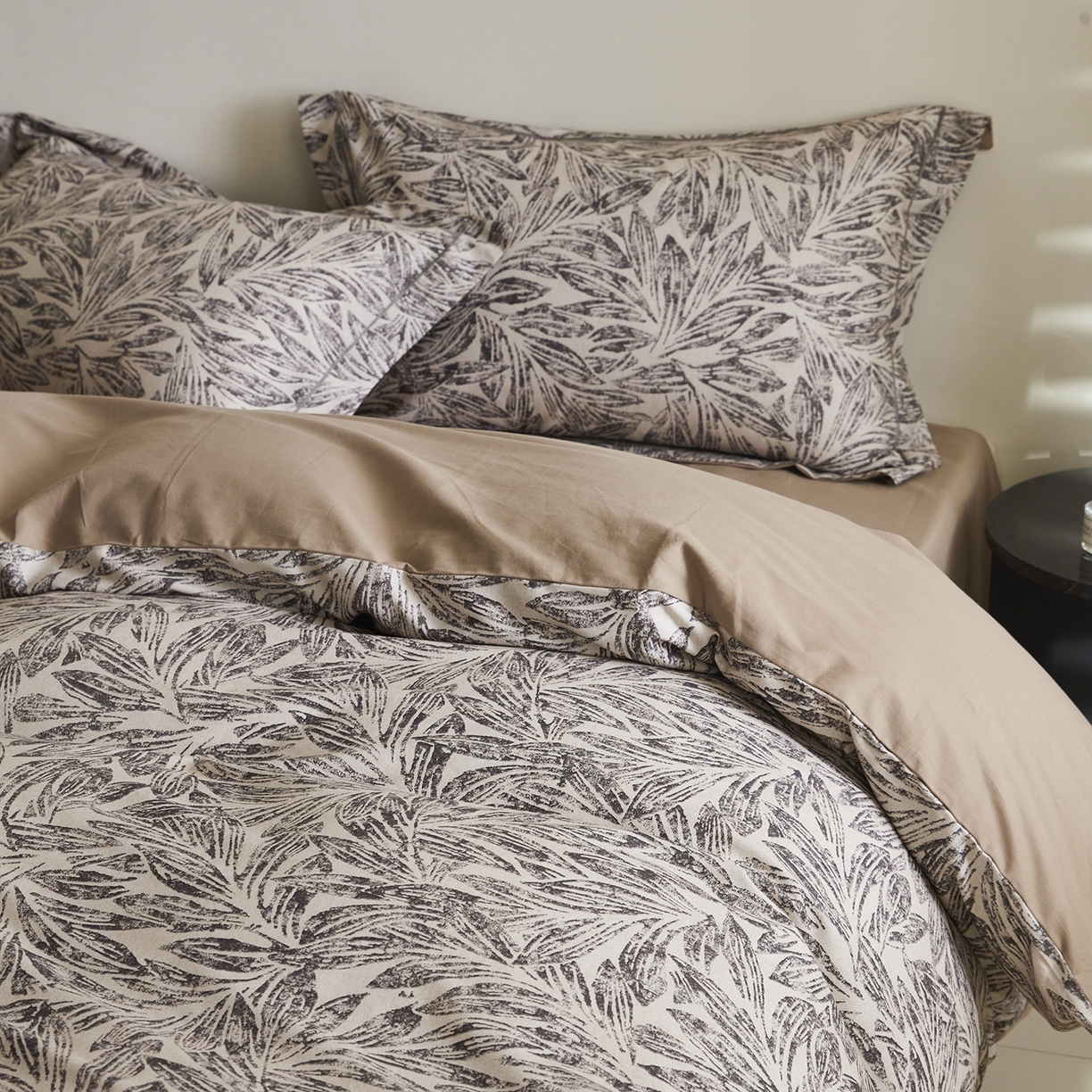 91家纺网 家纺一手货源 找家纺 XIWEN-希文家纺 2025秋冬新款全棉纯棉生态磨毛印花四件套 雅集卡其