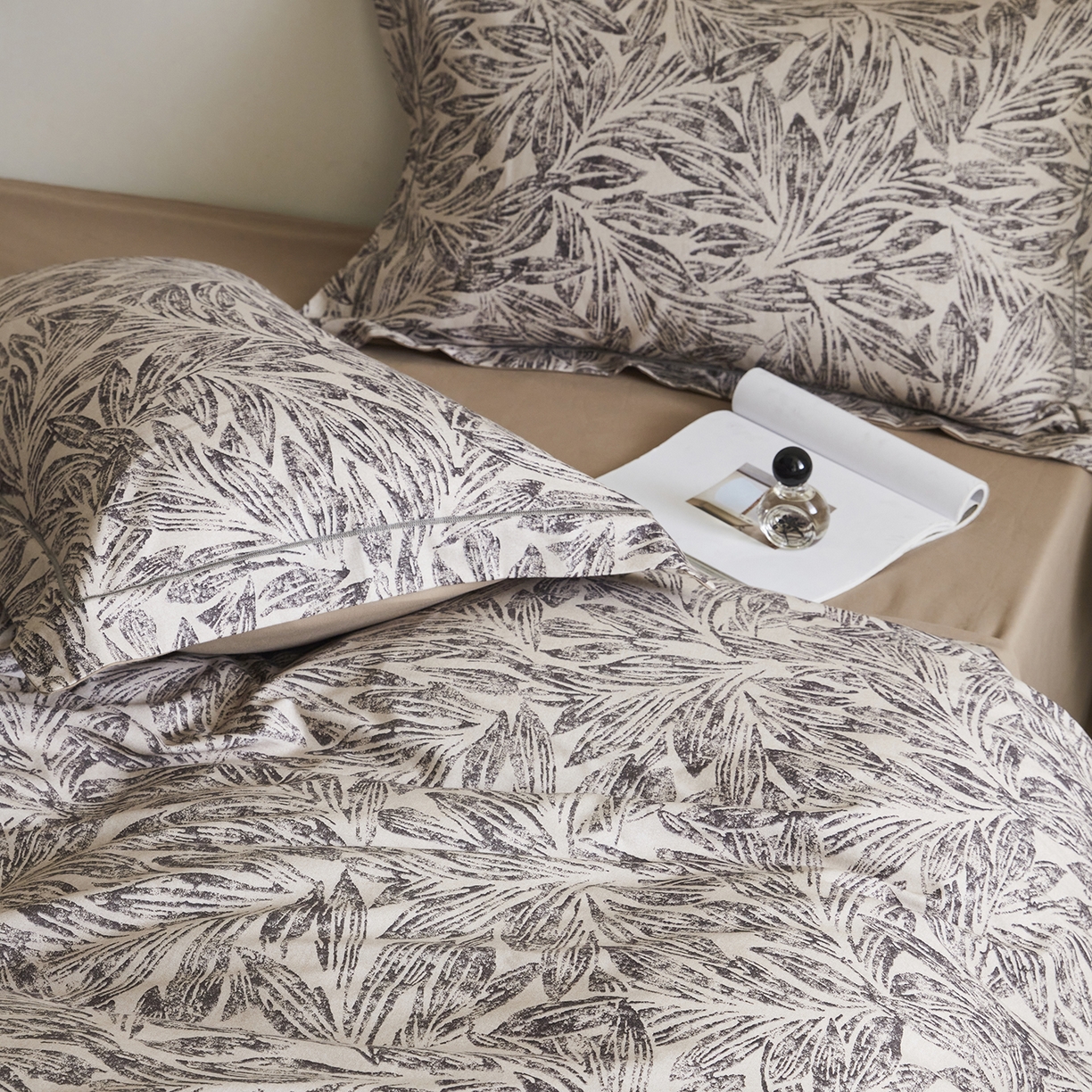 91家纺网 家纺一手货源 找家纺 XIWEN-希文家纺 2025秋冬新款全棉纯棉生态磨毛印花四件套 雅集卡其