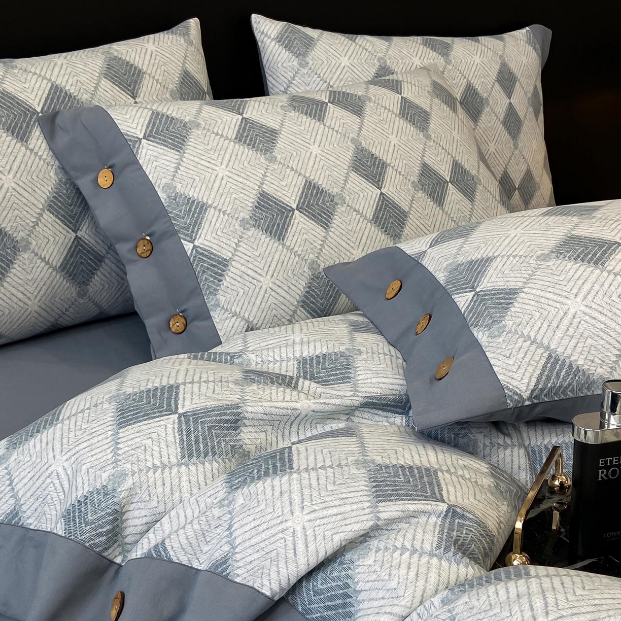 91家纺网 家纺一手货源 找家纺 （总）宜家坊 2025新款全棉轻奢加厚磨毛纽扣款四件套