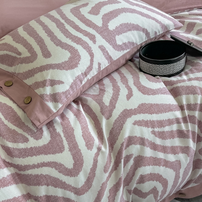 91家纺网 家纺一手货源 找家纺 宜家坊 2025新款全棉轻奢加厚磨毛纽扣款四件套 马德里-红