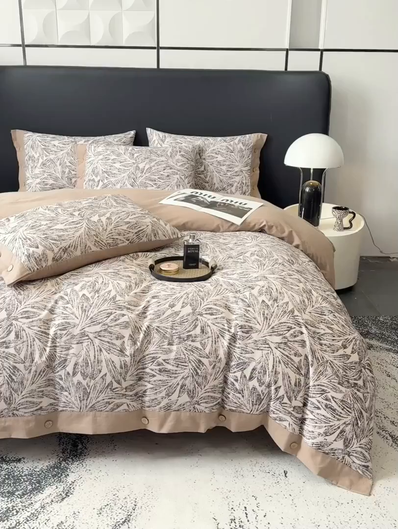 91家纺网 家纺一手货源 找家纺 宜家坊 2025新款全棉轻奢加厚磨毛纽扣款四件套 雅集-咖