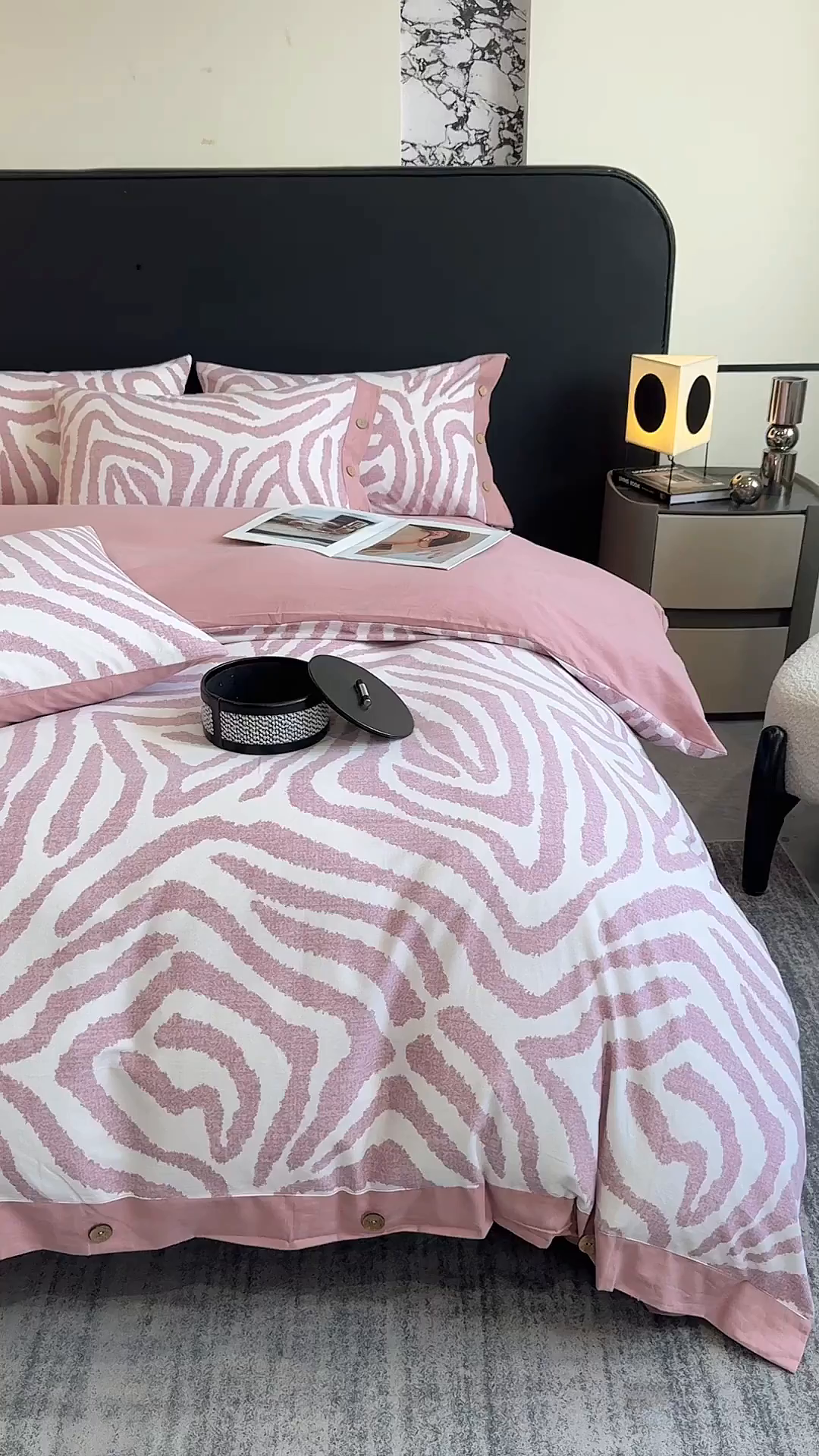 91家纺网 家纺一手货源 找家纺 宜家坊 2025新款全棉轻奢加厚磨毛纽扣款四件套 马德里-红