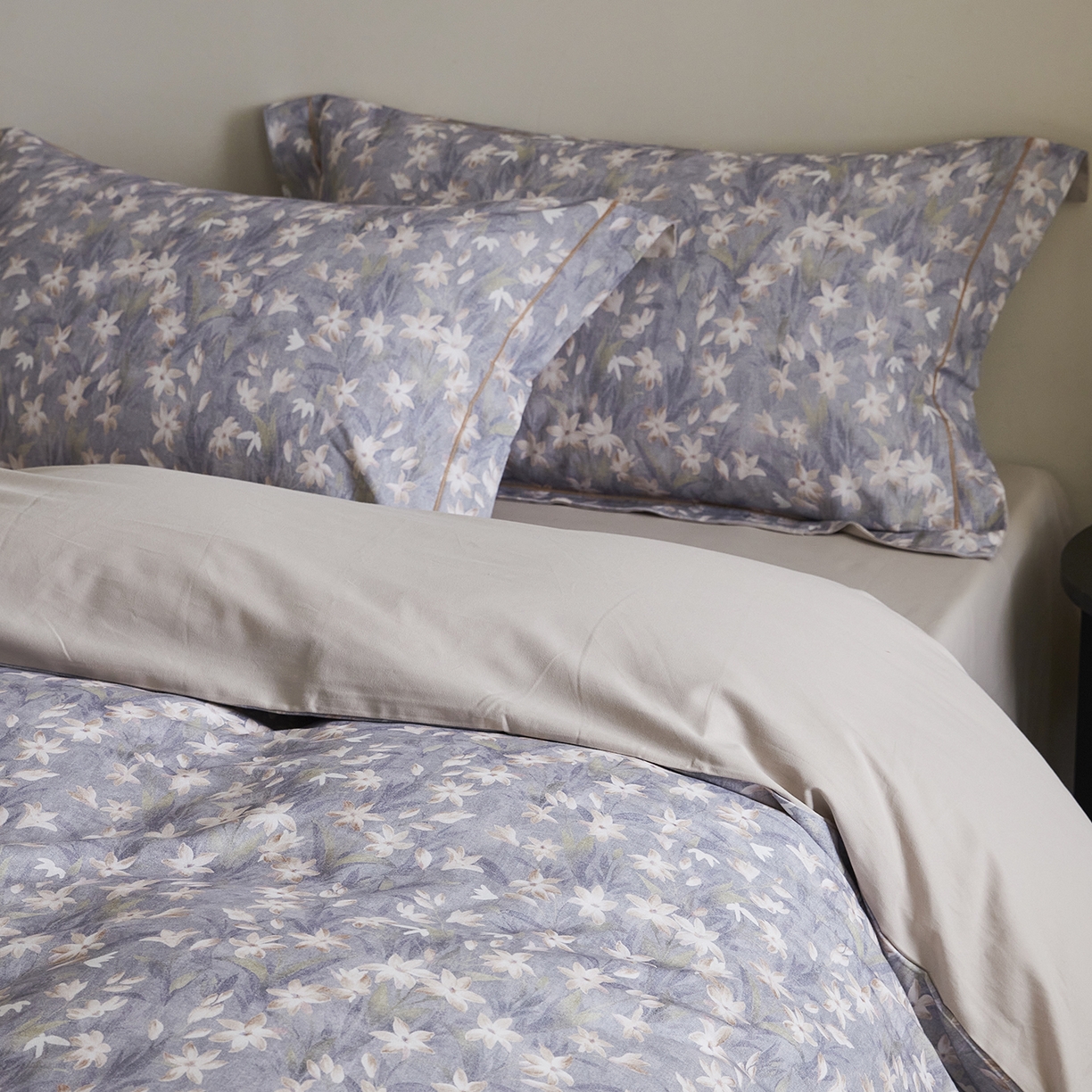 91家纺网 家纺一手货源 找家纺 XIWEN-希文家纺 2025秋冬新款全棉纯棉生态磨毛印花四件套 雨晴-灰