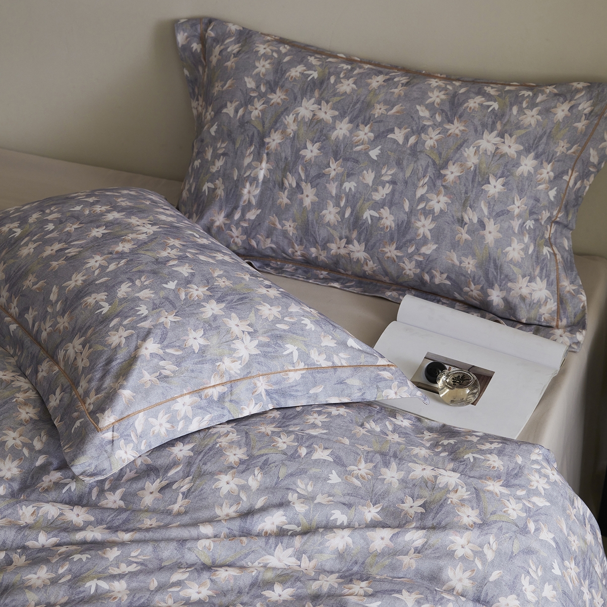 91家纺网 家纺一手货源 找家纺 XIWEN-希文家纺 2025秋冬新款全棉纯棉生态磨毛印花四件套 雨晴-灰