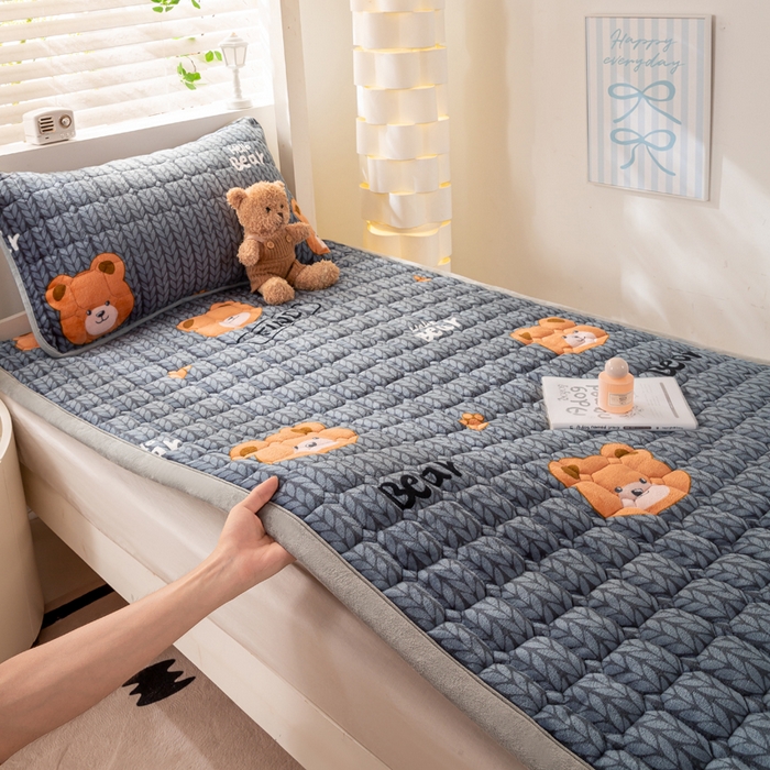 91家纺网 家纺一手货源 找家纺 （总）宅部落 2025新款学生宿舍牛奶绒床垫保暖床褥子夹棉加厚印花床护垫